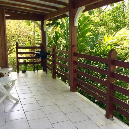 Chez Jocelyne Pres Des Sources Chaudes Villa Bouillante Exterior photo