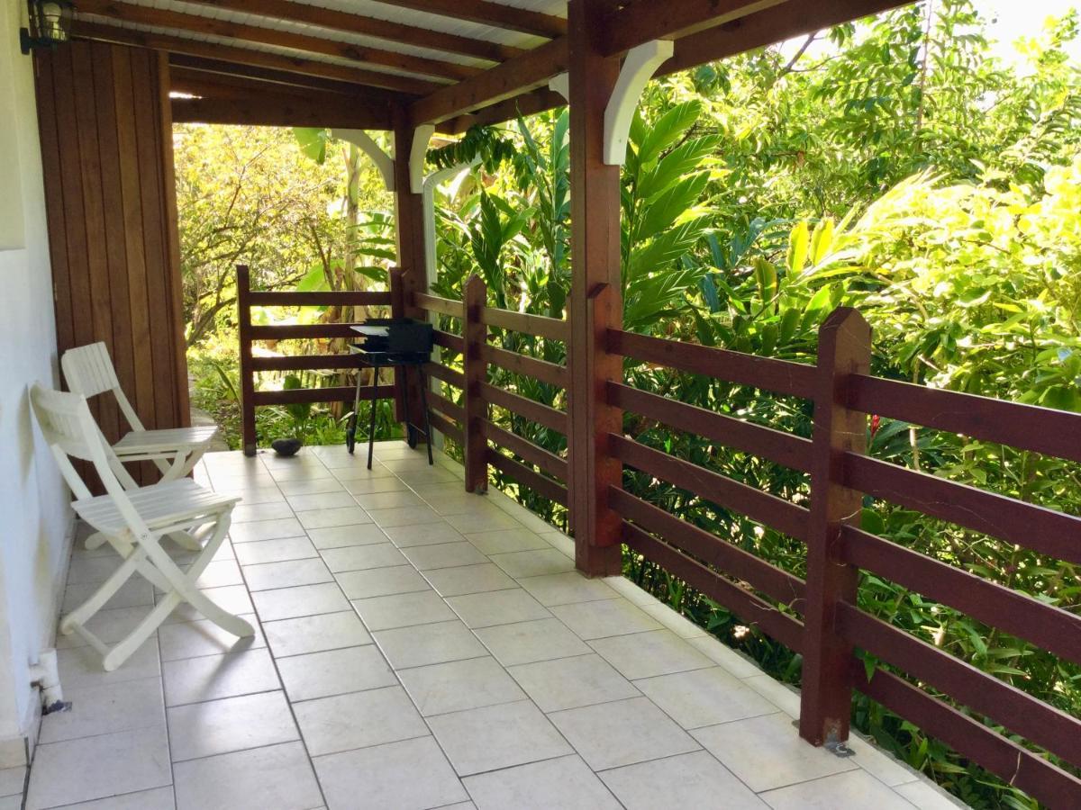 Chez Jocelyne Pres Des Sources Chaudes Villa Bouillante Exterior photo